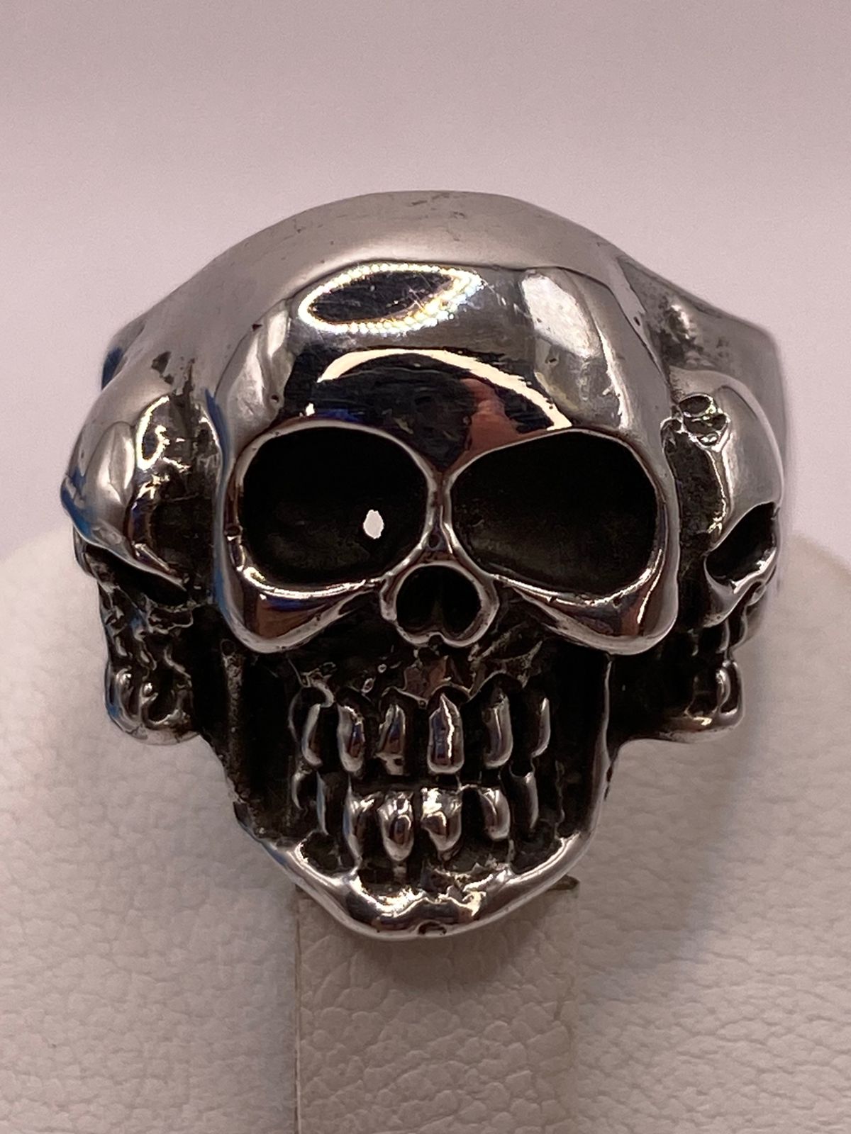 Anillo de Calavera Triple en Plata .950, vista frontal
