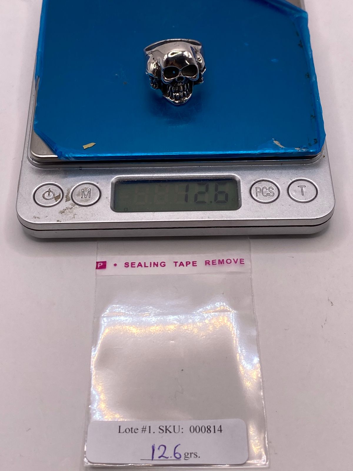 Anillo de Calavera Triple en Plata .950, peso en gramos (báscula)