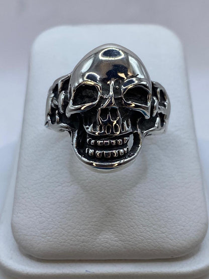 Anillo Calavera en Plata .925 – Diseño Biker Rockero, vista frontal