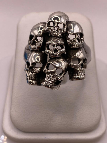 Anillo de Calaveras Apiladas en Plata .925, vista frontal