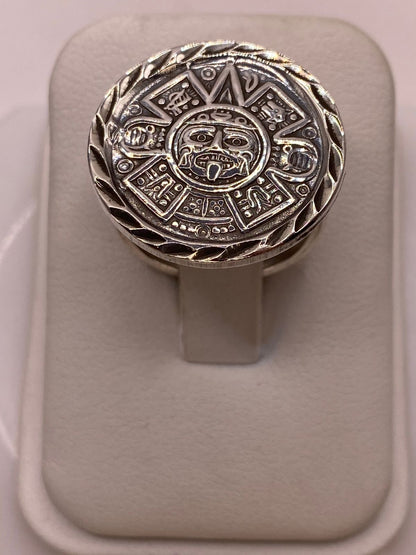 Anillo Calendario Azteca Ajustable en Plata .925, vista de detalle