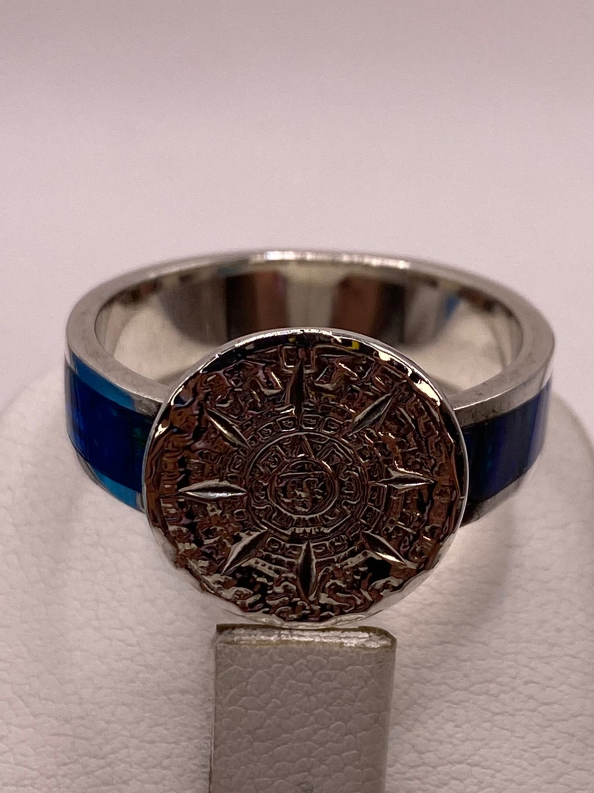 Anillo Calendario Azteca con Ópalo de Fuego en Plata Ley 950, vista superior
