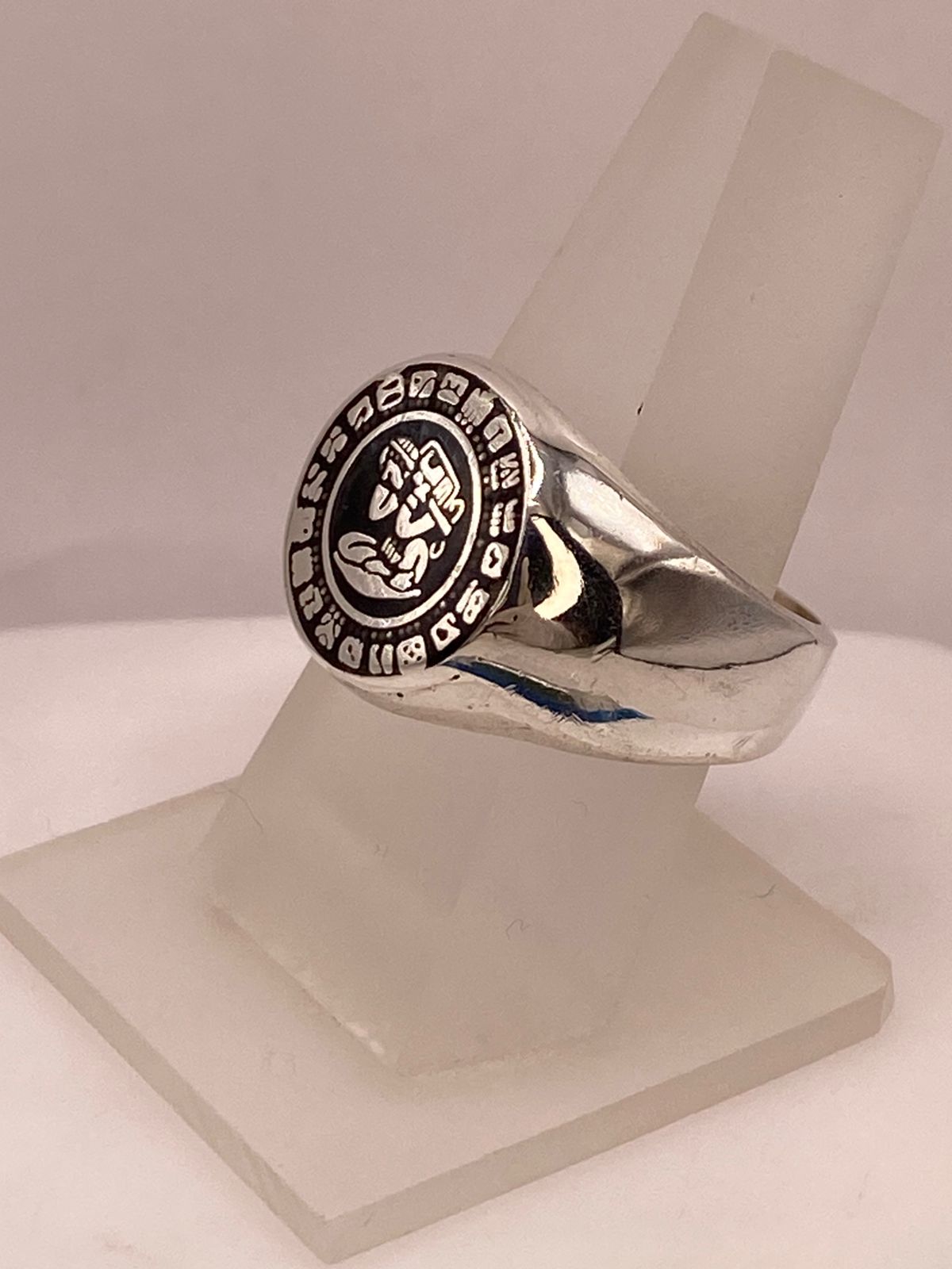 Anillo Calendario Azteca en Plata .925, vista frontal