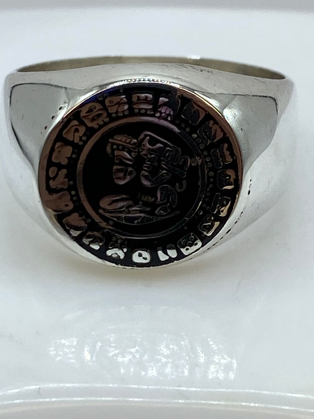 Anillo Calendario Azteca de Plata .925, vista lateral