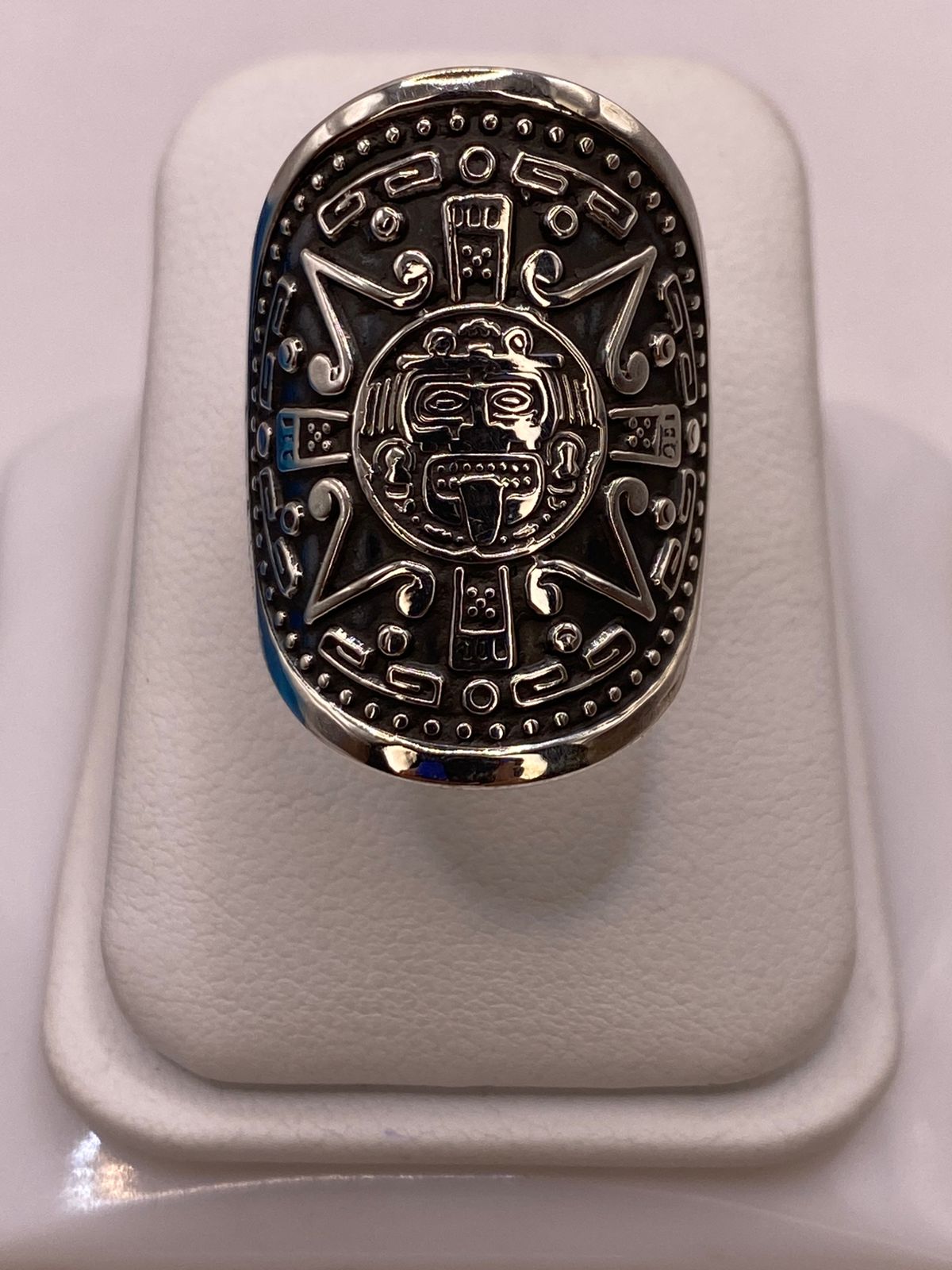 Anillo Calendario Azteca en Plata .925, vista de detalle