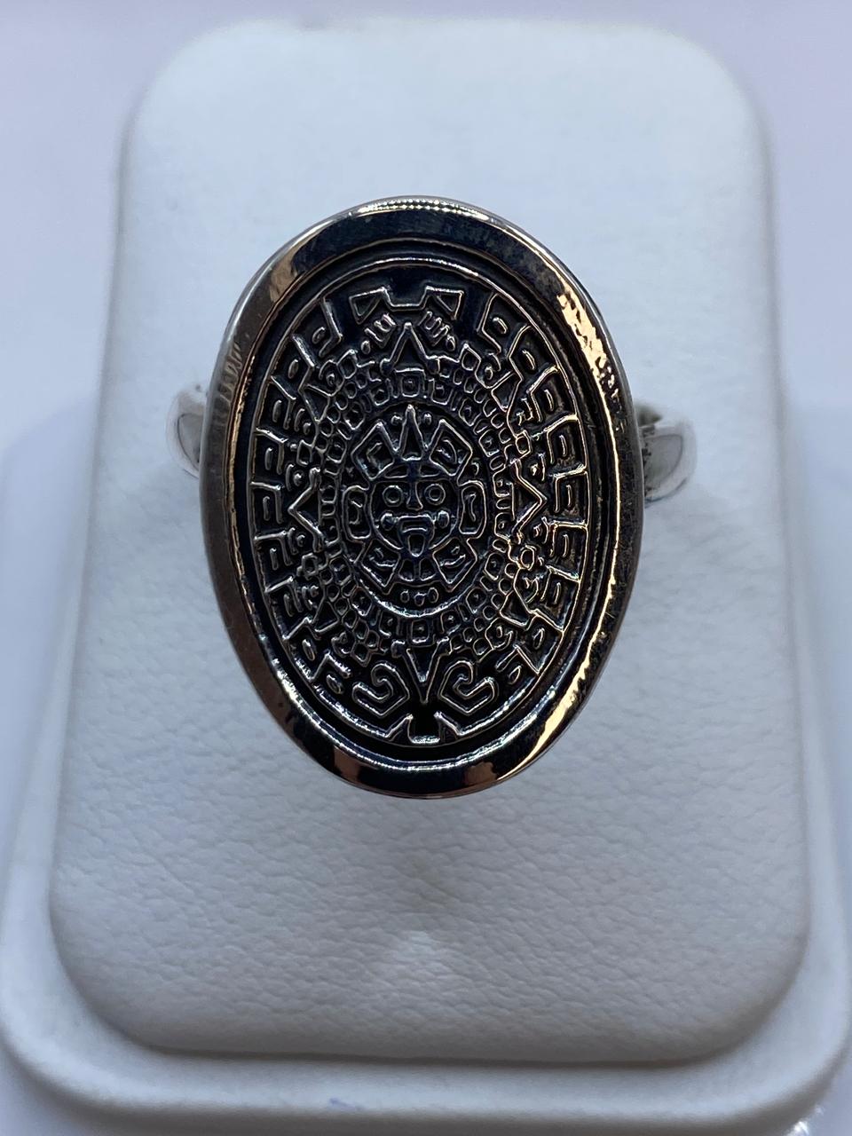 Anillo Calendario Azteca en Plata .925 Diseño Ovalado Prehispánico, vista frontal