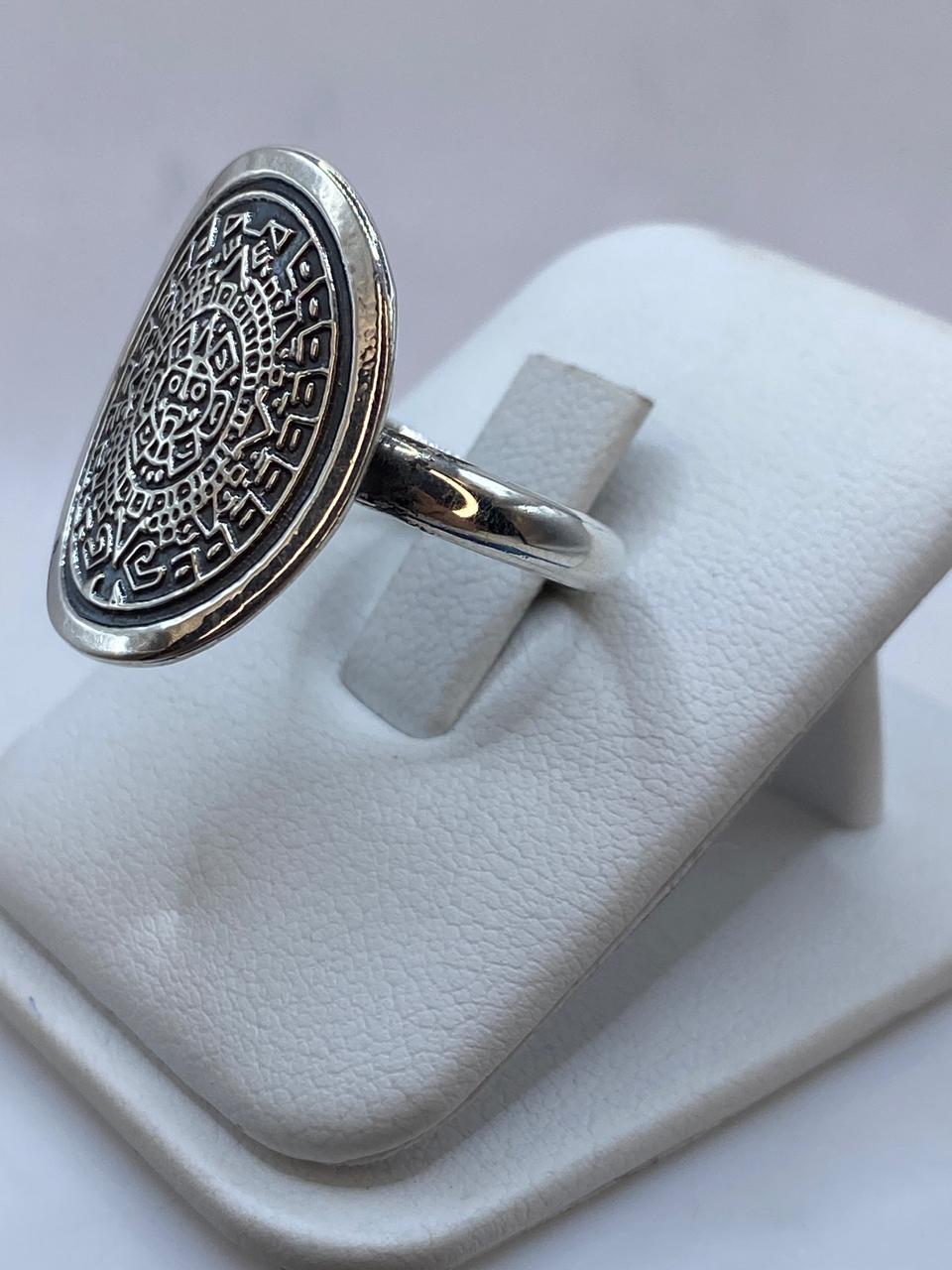 Anillo Calendario Azteca en Plata .925 Diseño Ovalado Prehispánico, vista lateral