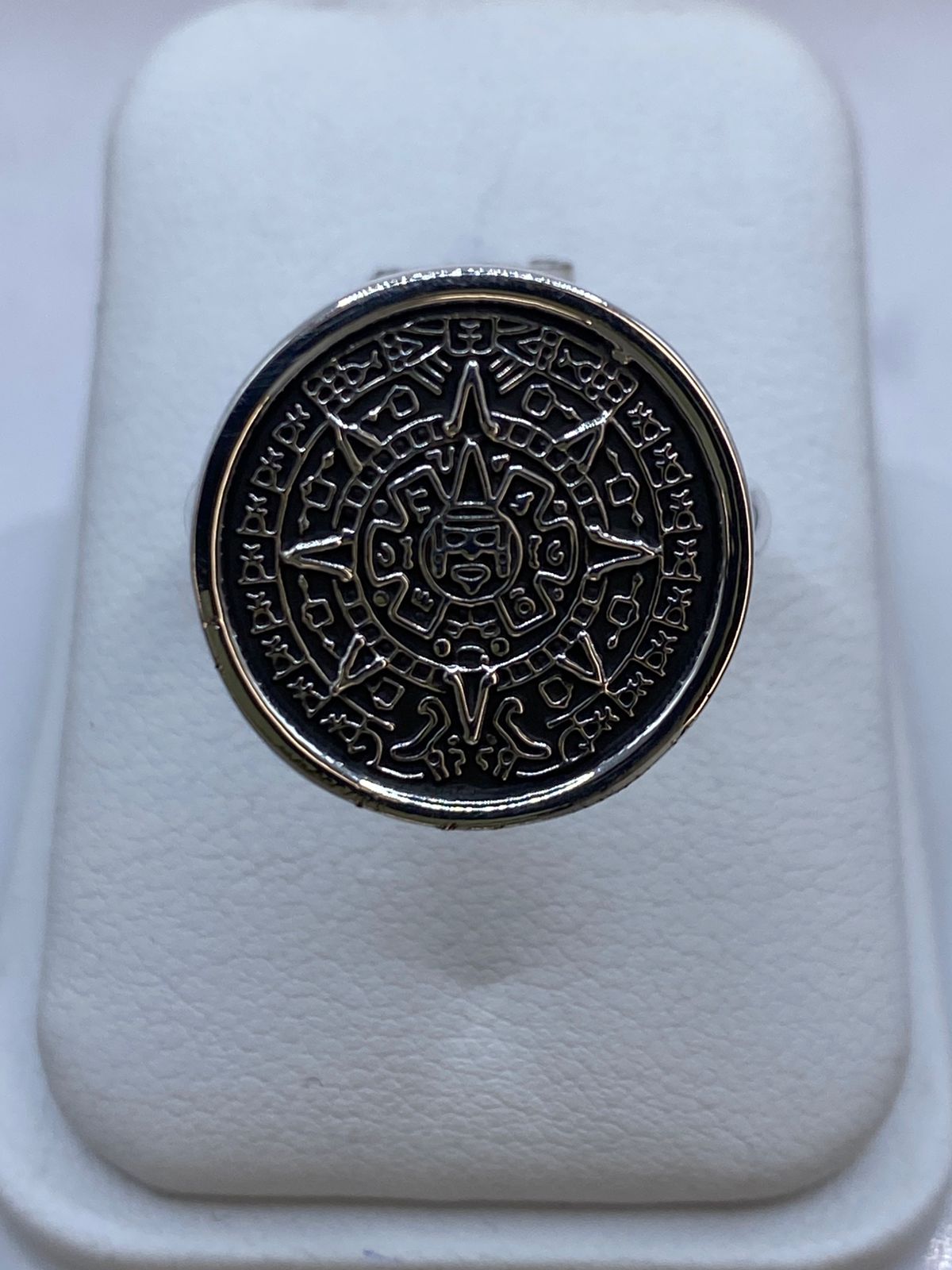 Anillo Calendario Azteca en Plata .950, vista frontal