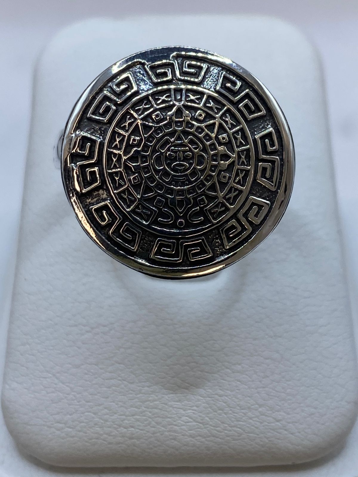 Anillo Calendario Maya en Plata .925, vista de detalle