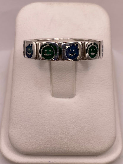 Anillo Caritas Divertidas de Plata .925 con Incrustaciones — ángulo diagonal