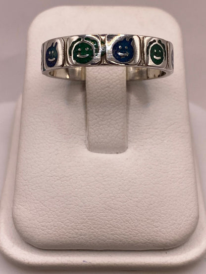 Anillo Caritas Divertidas de Plata .925 con Incrustaciones, vista lateral