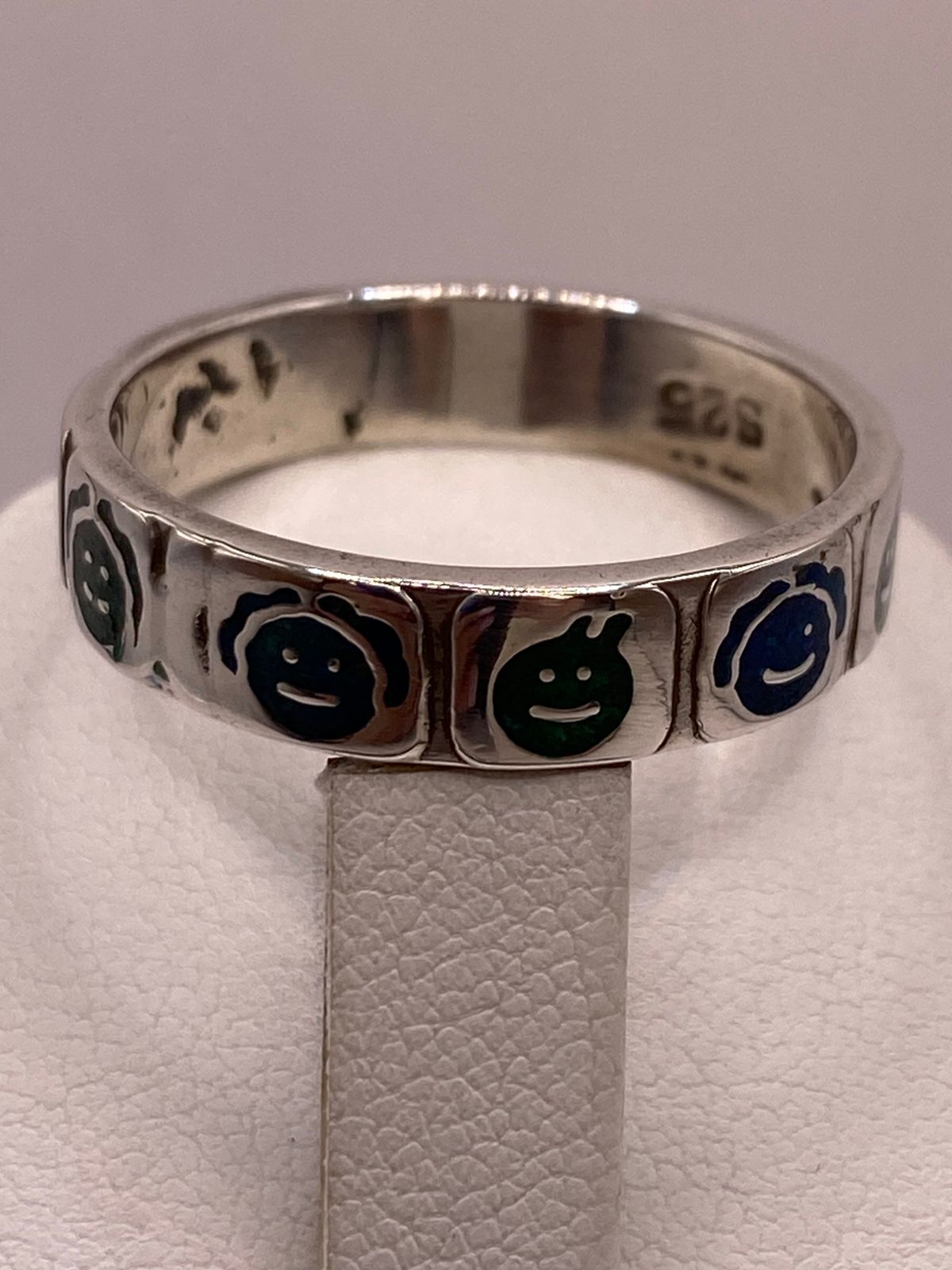 Anillo Caritas Divertidas de Plata .925 con Incrustaciones, sello de autenticidad Plata Ley .925