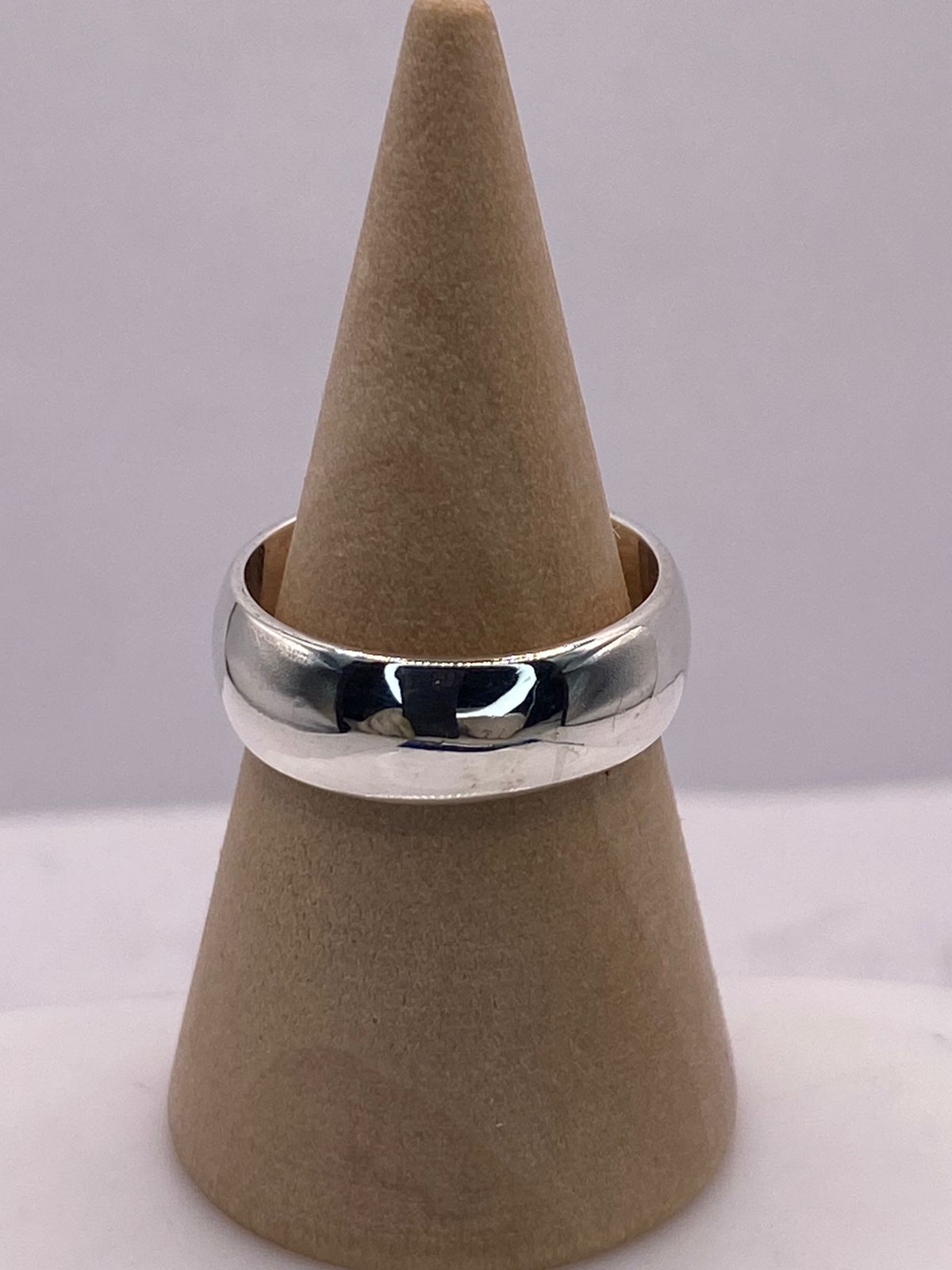 Anillo Clásico Liso en Plata .925 — detalle de piedra