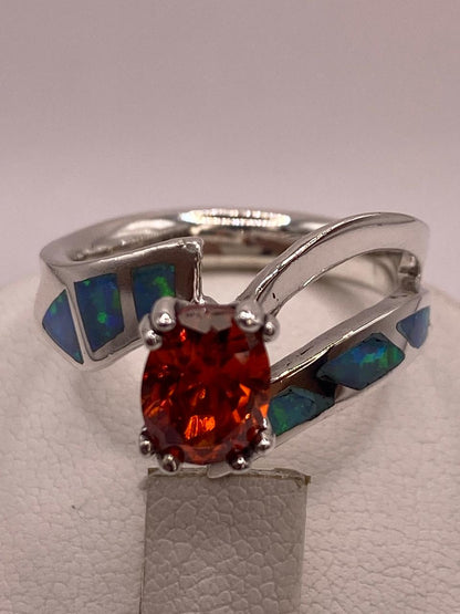 Anillo Contemporáneo Abierto con Ópalo de Fuego y Zirconia en Plata .950, vista superior