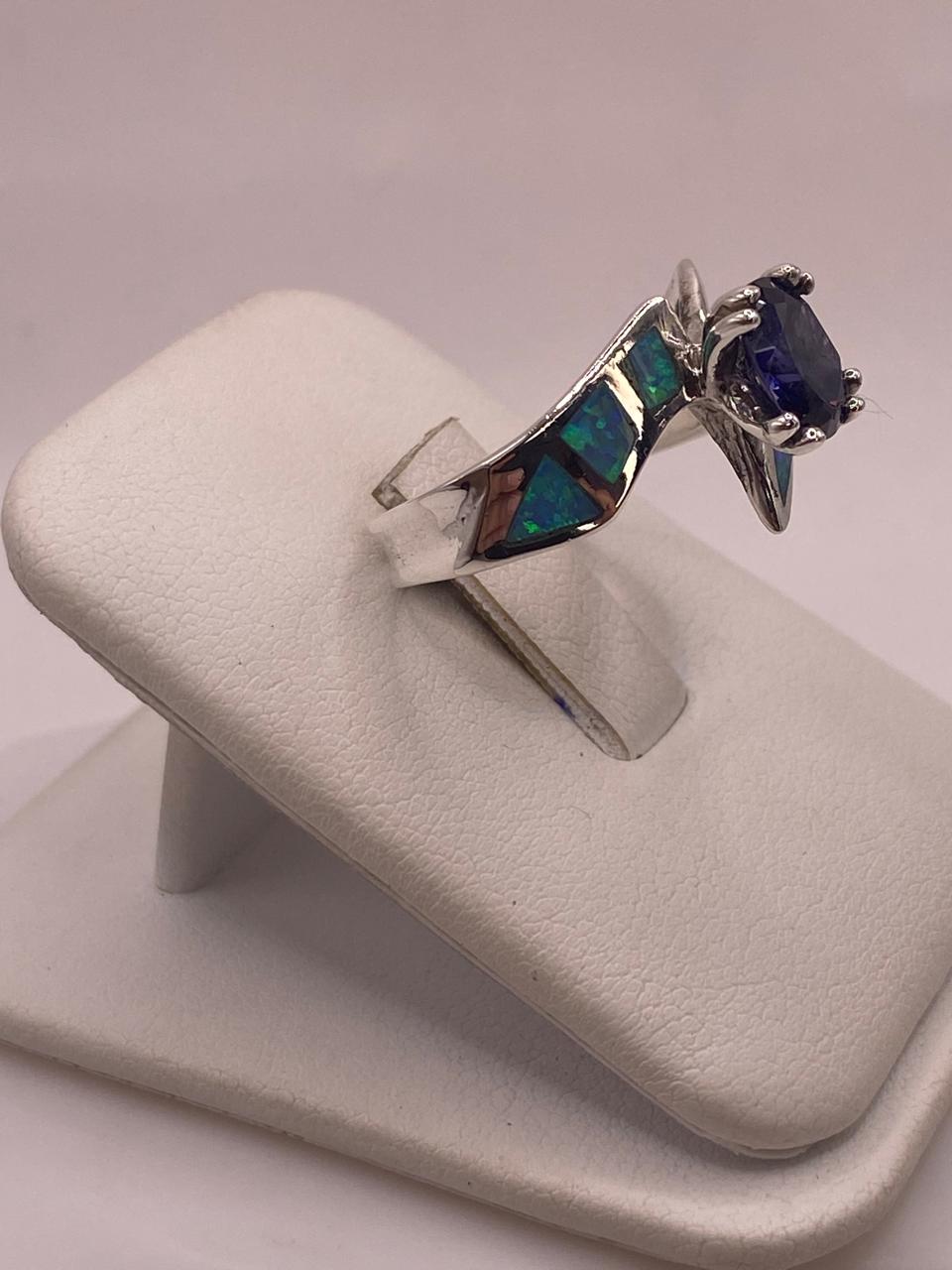 Anillo Contemporáneo Abierto con Ópalo de Fuego y Zirconia en Plata .950, vista de detalle