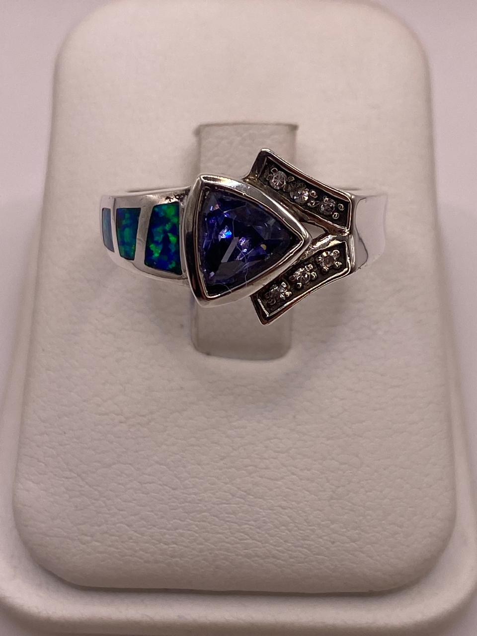 Anillo Contemporáneo Asimétrico con Ópalo de Fuego y Zirconia en Plata .925, vista frontal