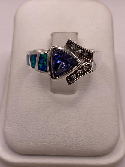 Anillo Contemporáneo Asimétrico con Ópalo de Fuego y Zirconia en Plata .925, vista frontal
