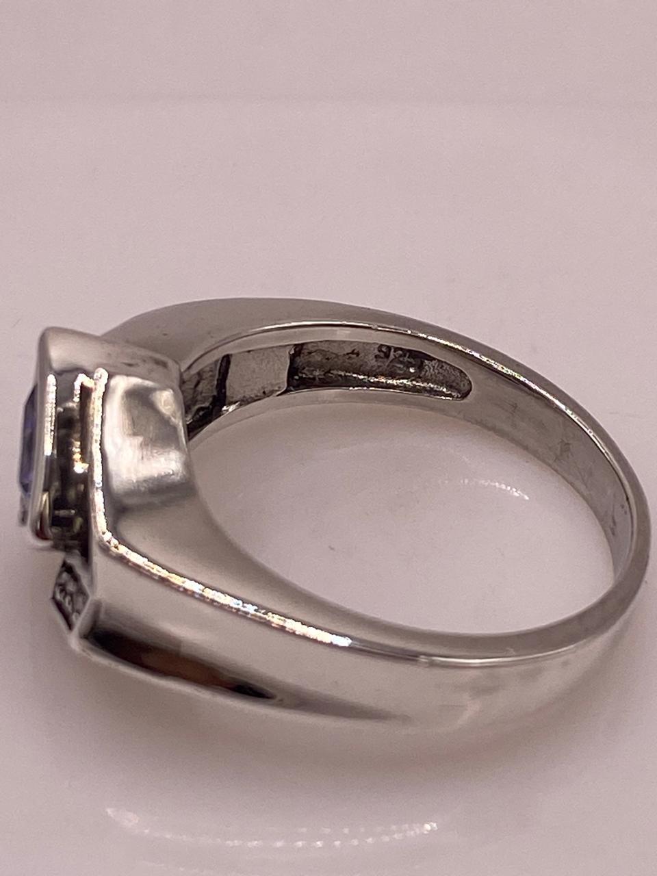 Anillo Contemporáneo Asimétrico con Ópalo de Fuego y Zirconia en Plata .925, sello de autenticidad Plata Ley .925