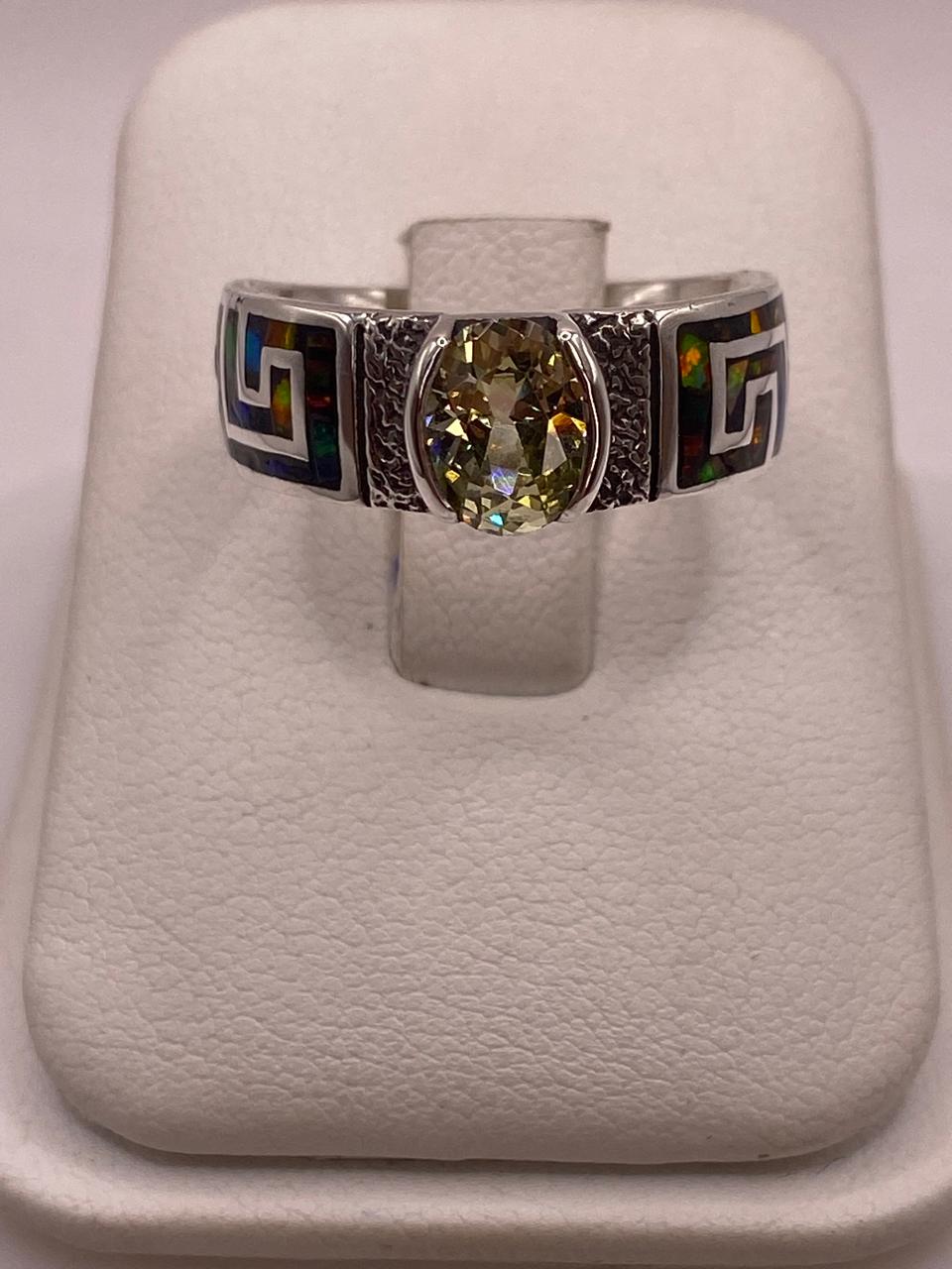 Anillo Contemporáneo Asimétrico con Ópalo de Fuego y Zirconia en Plata .950, vista de detalle