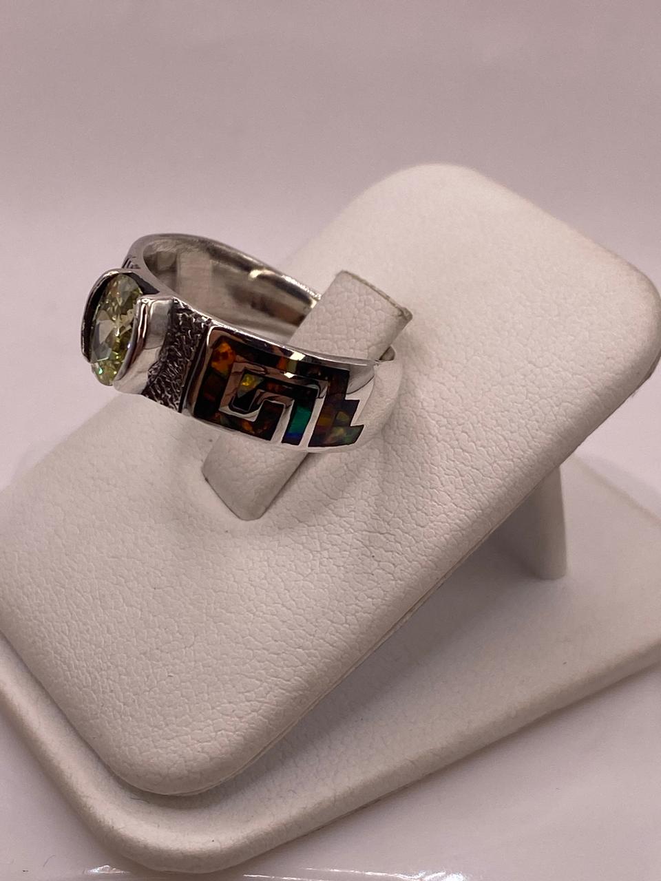 Anillo Contemporáneo Asimétrico con Ópalo de Fuego y Zirconia en Plata .950, vista lateral