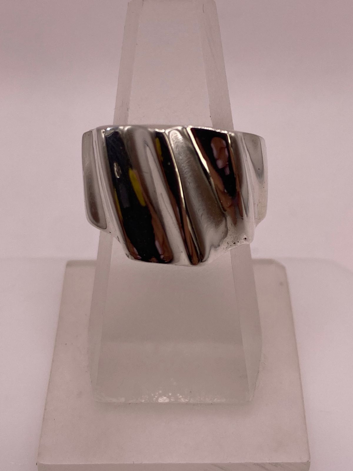 Anillo Contemporáneo Diagonal en Plata .925, vista de detalle