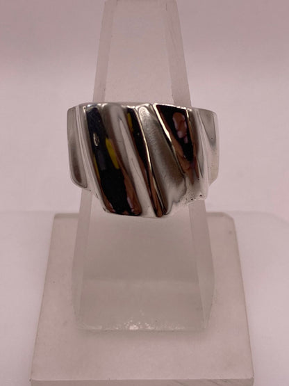 Anillo Contemporáneo Diagonal en Plata .925, vista de detalle