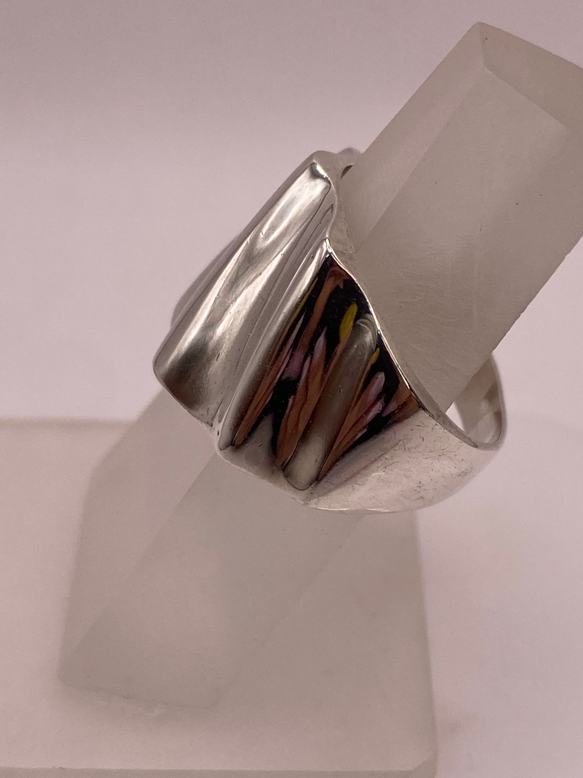 Anillo Contemporáneo Diagonal en Plata .925, vista lateral