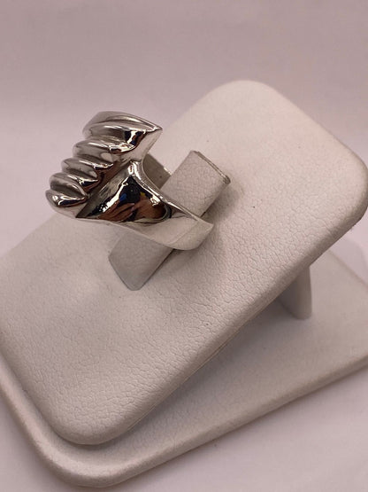 Anillo Contemporáneo Diagonal Texturizado en Plata .925, vista lateral