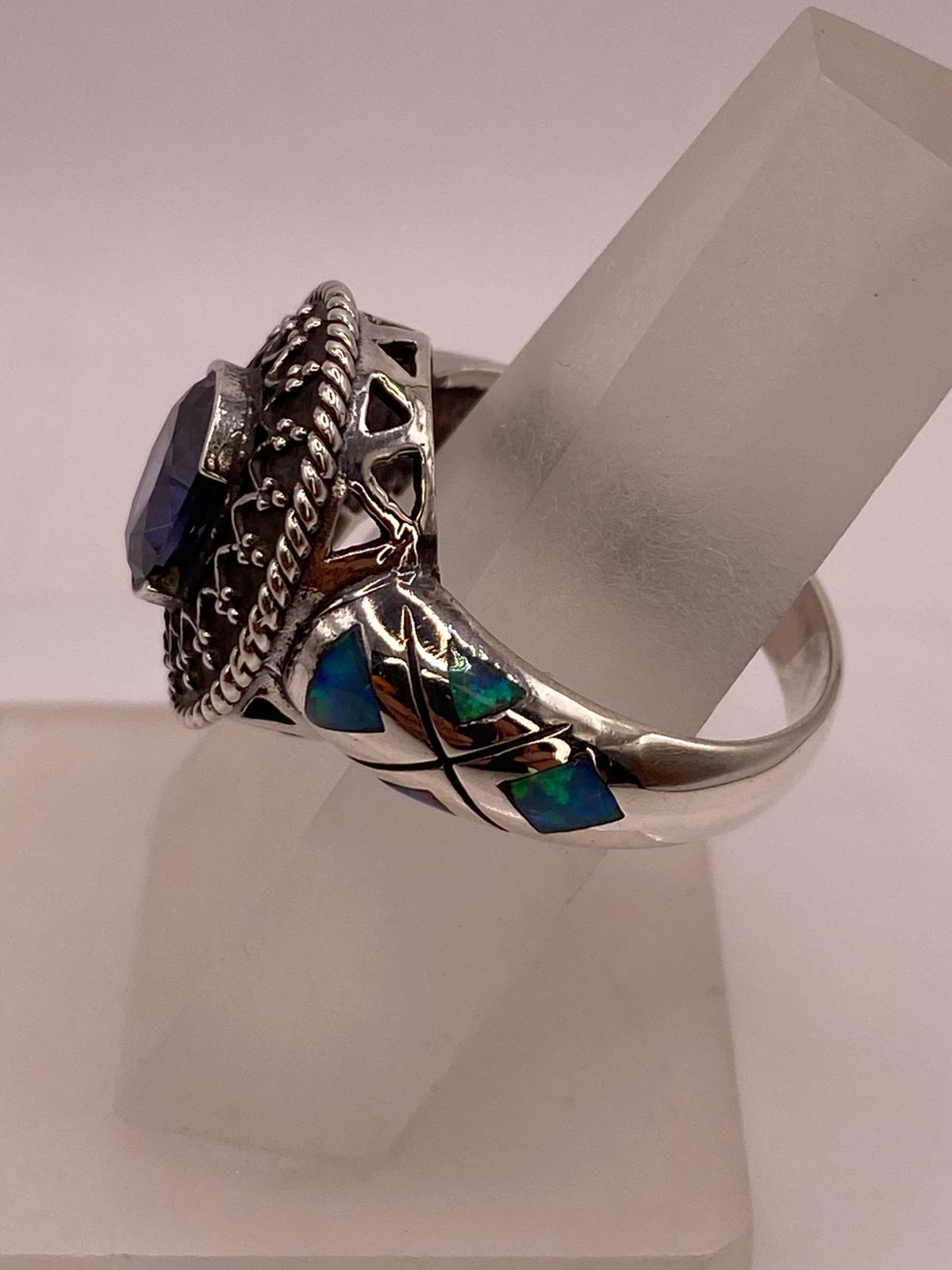 Anillo Contemporáneo con Marquesita, Ópalo de Fuego y Zirconia en Plata .950, vista lateral