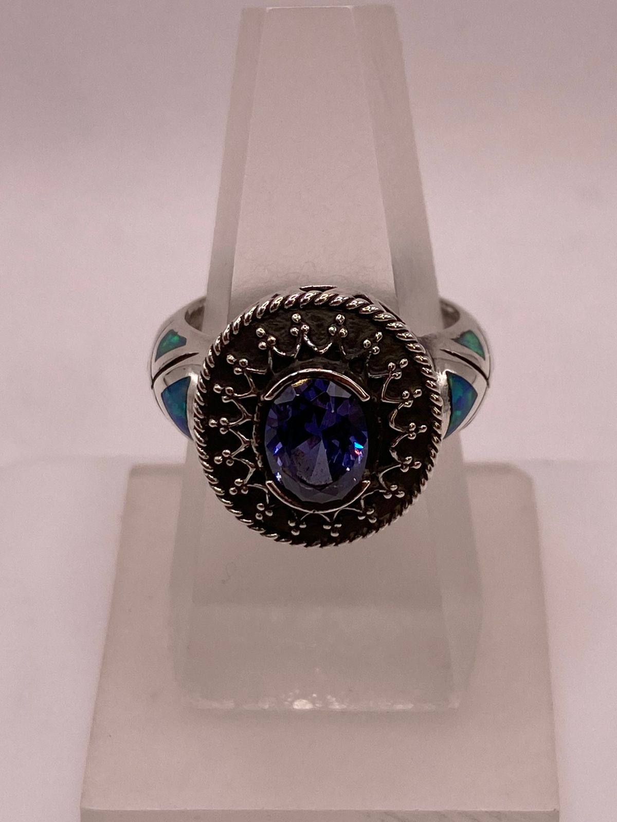 Anillo Contemporáneo con Marquesita, Ópalo de Fuego y Zirconia en Plata .950, vista de detalle