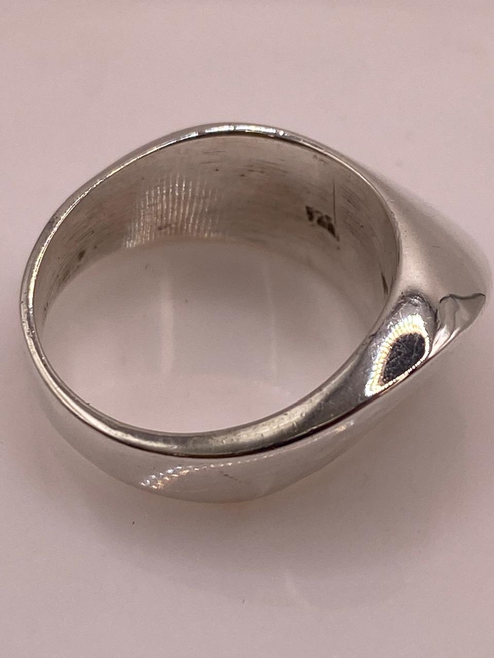 Anillo Contemporáneo Martillado en Plata .925, sello de autenticidad Plata Ley .925