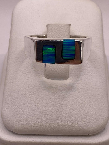 Anillo Contemporáneo con Ópalo de Fuego Azul‑verde en Plata .925, vista frontal