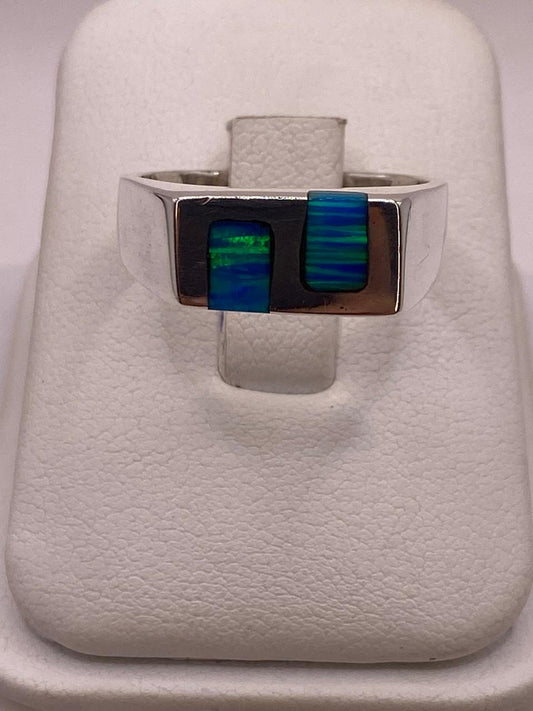 Anillo Contemporáneo con Ópalo de Fuego Azul‑verde en Plata .925, vista frontal