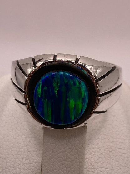 Anillo Contemporáneo con Ópalo de Fuego Azul‑verde en Plata .950, vista de detalle