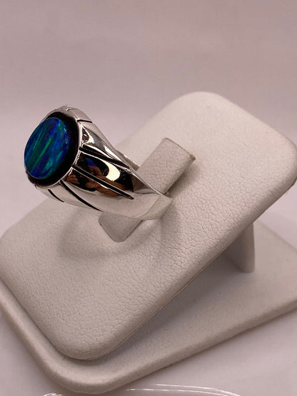 Anillo Contemporáneo con Ópalo de Fuego Azul‑verde en Plata .950, vista frontal