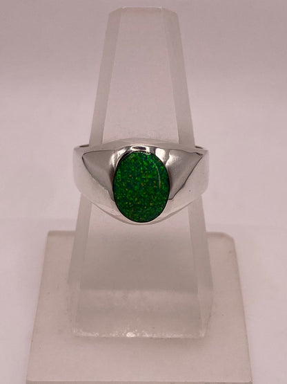 Anillo Contemporáneo con Ópalo de Fuego Verde en Plata .950, vista de detalle