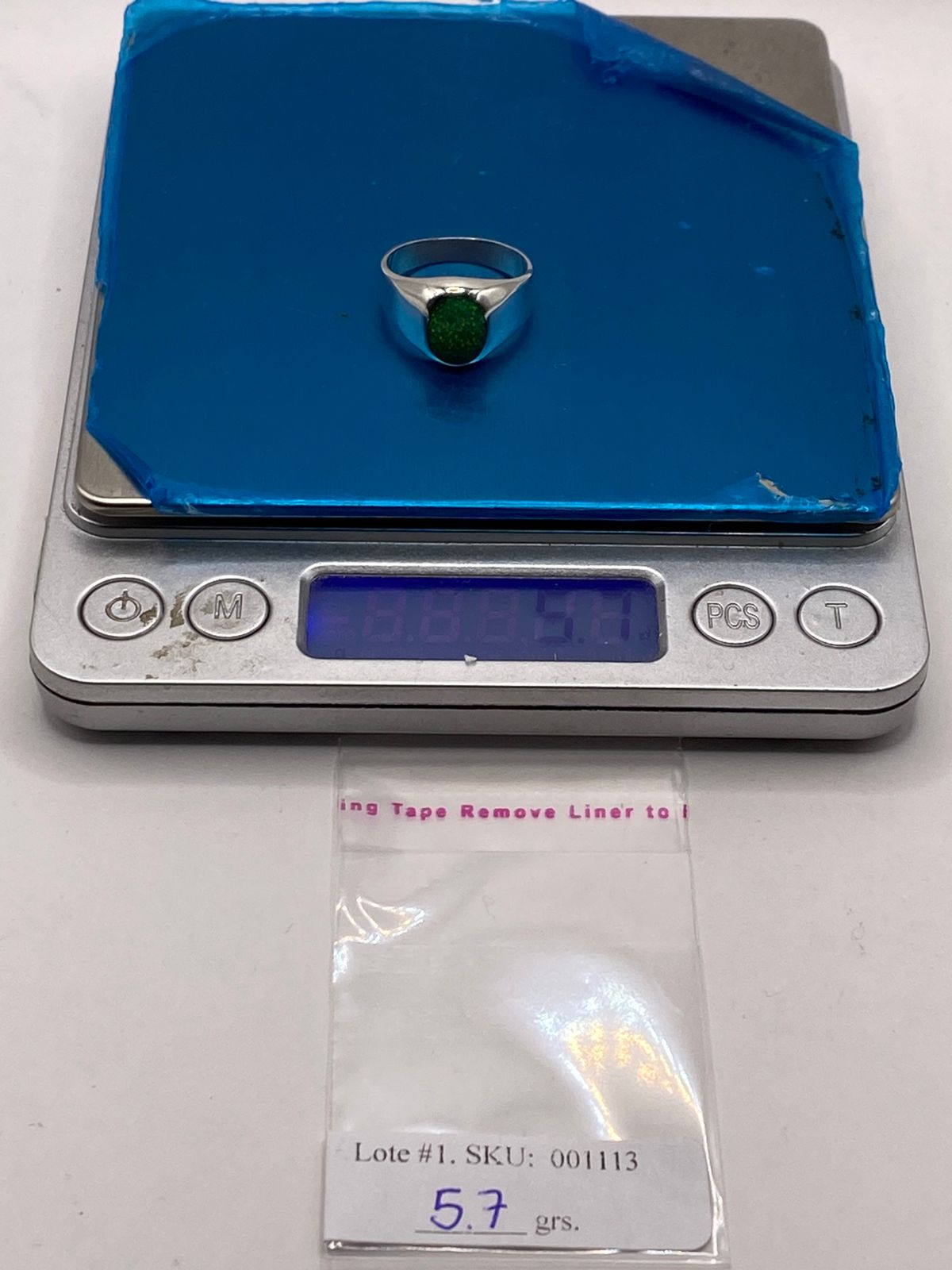 Anillo Contemporáneo con Ópalo de Fuego Verde en Plata .950, peso en gramos (báscula)