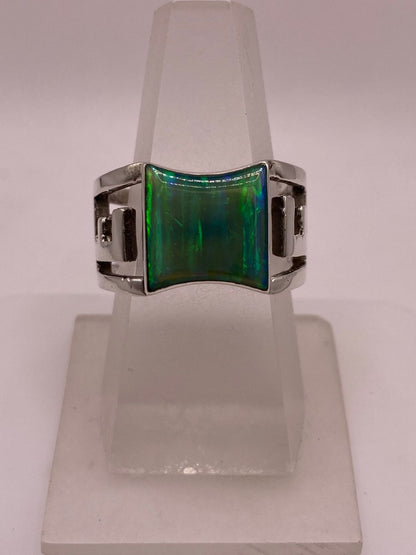 Anillo Contemporáneo con Ópalo de Fuego Verde en Plata .950, vista lateral