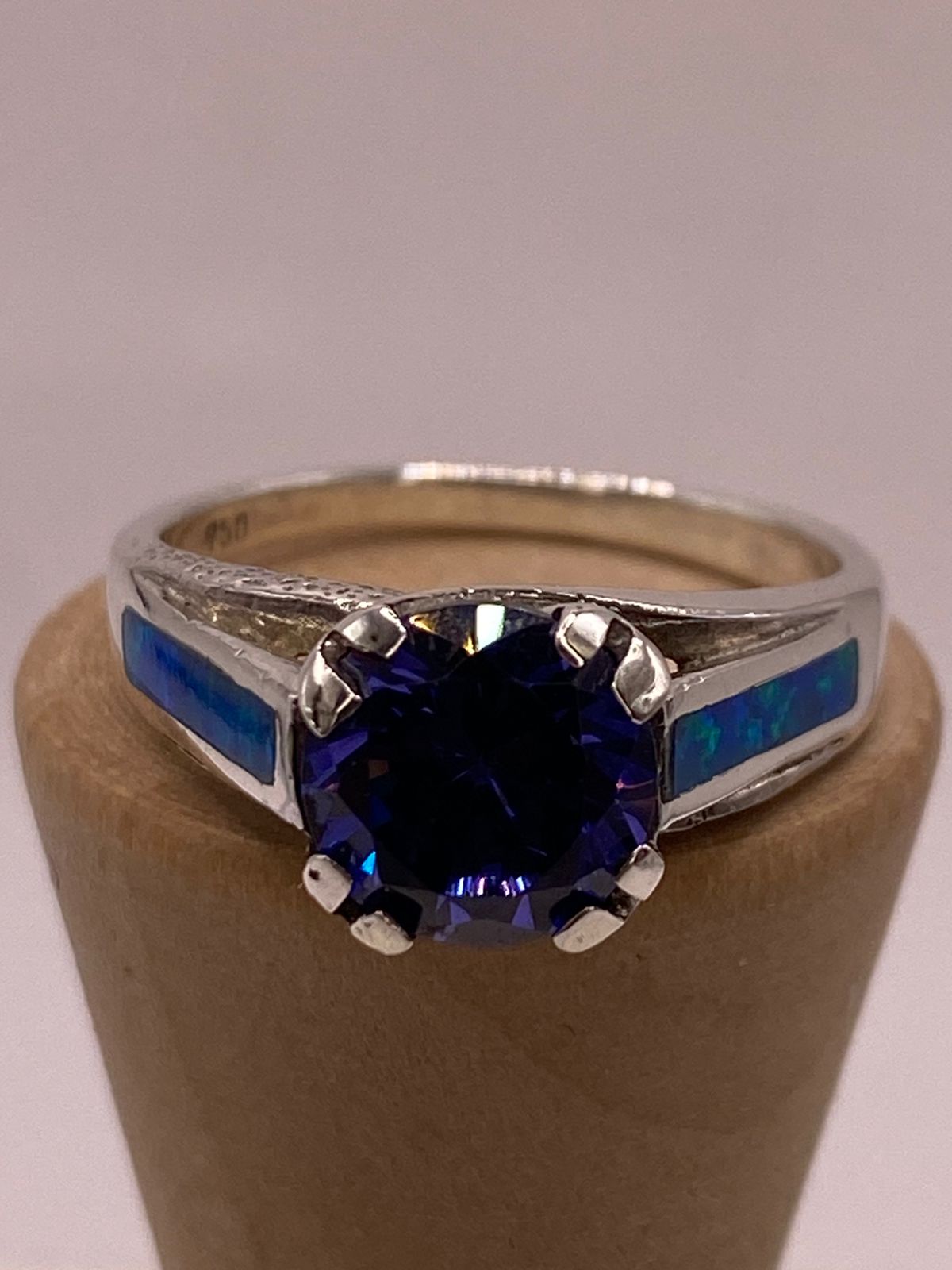 Anillo Contemporáneo con Ópalo de Fuego y Zirconia Azul en Plata .950, vista superior