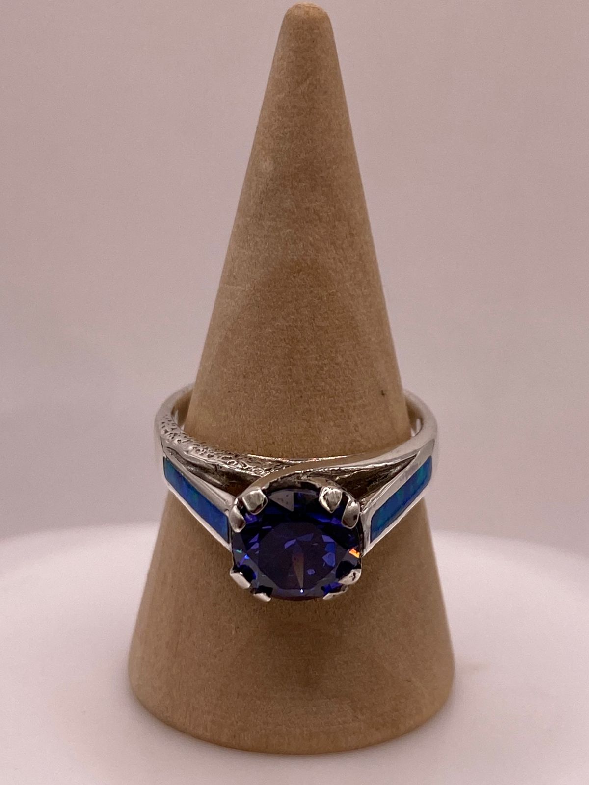 Anillo Contemporáneo con Ópalo de Fuego y Zirconia Azul en Plata .950, vista frontal