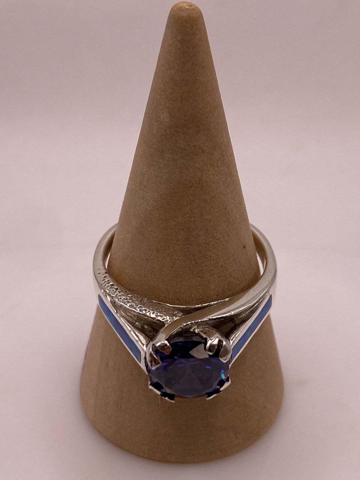 Anillo Contemporáneo con Ópalo de Fuego y Zirconia Azul en Plata .950, vista lateral