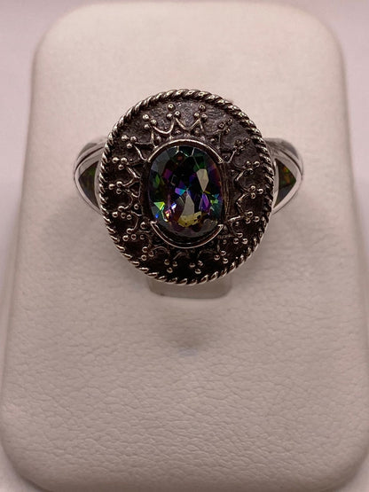 Anillo Contemporáneo Geométrico con Ópalo de Fuego, Zirconia y Marquesita en Plata .950, vista de detalle