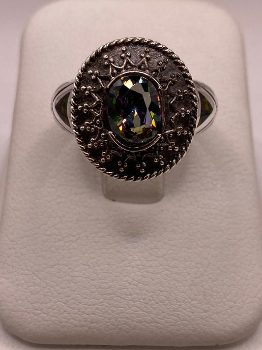 Anillo Contemporáneo Geométrico con Ópalo de Fuego, Zirconia y Marquesita en Plata .950 — detalle de acabado