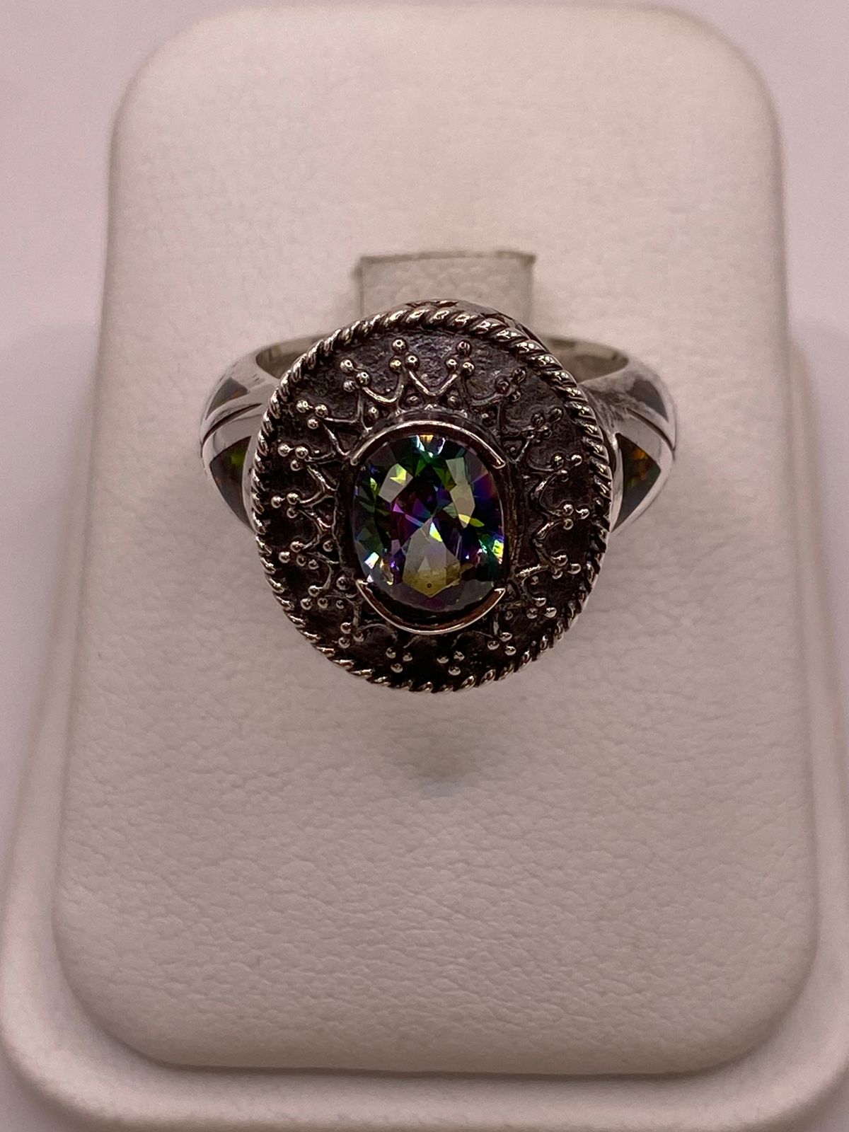 Anillo Contemporáneo Geométrico con Ópalo de Fuego, Zirconia y Marquesita en Plata .950, vista frontal