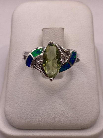 Anillo Contemporáneo con Ópalo de Fuego y Zirconia en Plata .925 — vista lateral