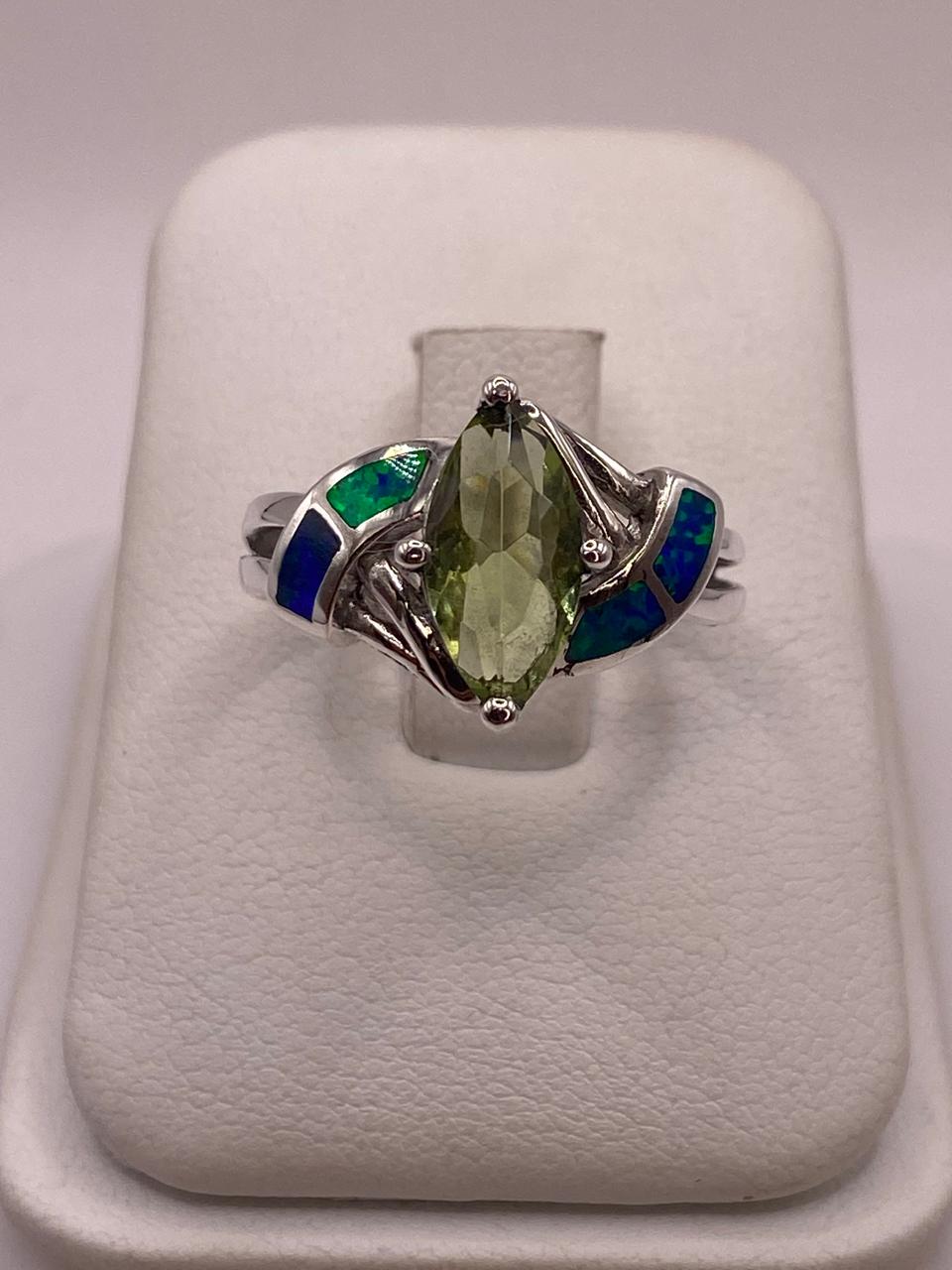 Anillo Contemporáneo con Ópalo de Fuego y Zirconia en Plata .925, vista lateral