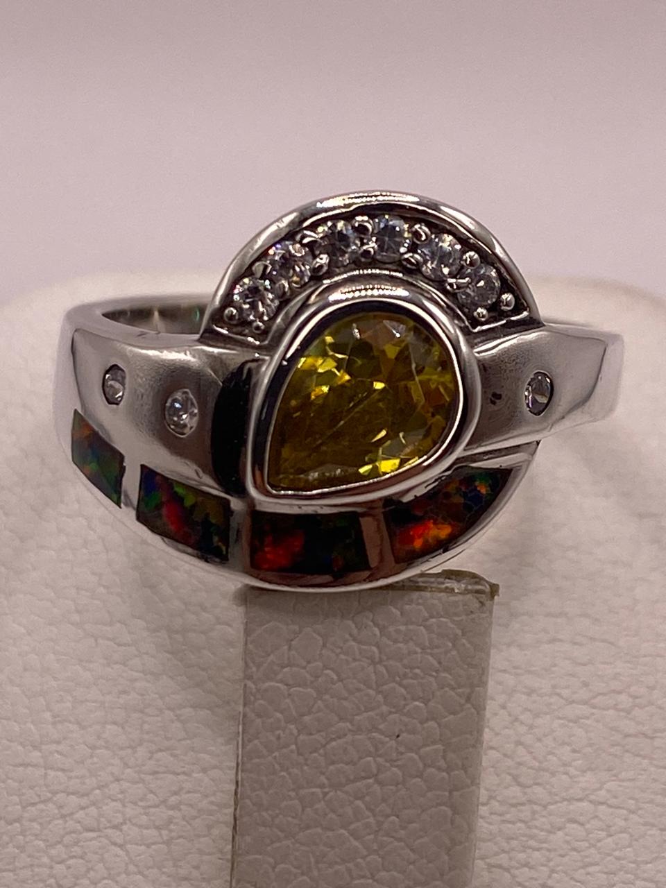 Anillo Contemporáneo con Ópalo de Fuego y Zirconia en Plata .925, vista posterior