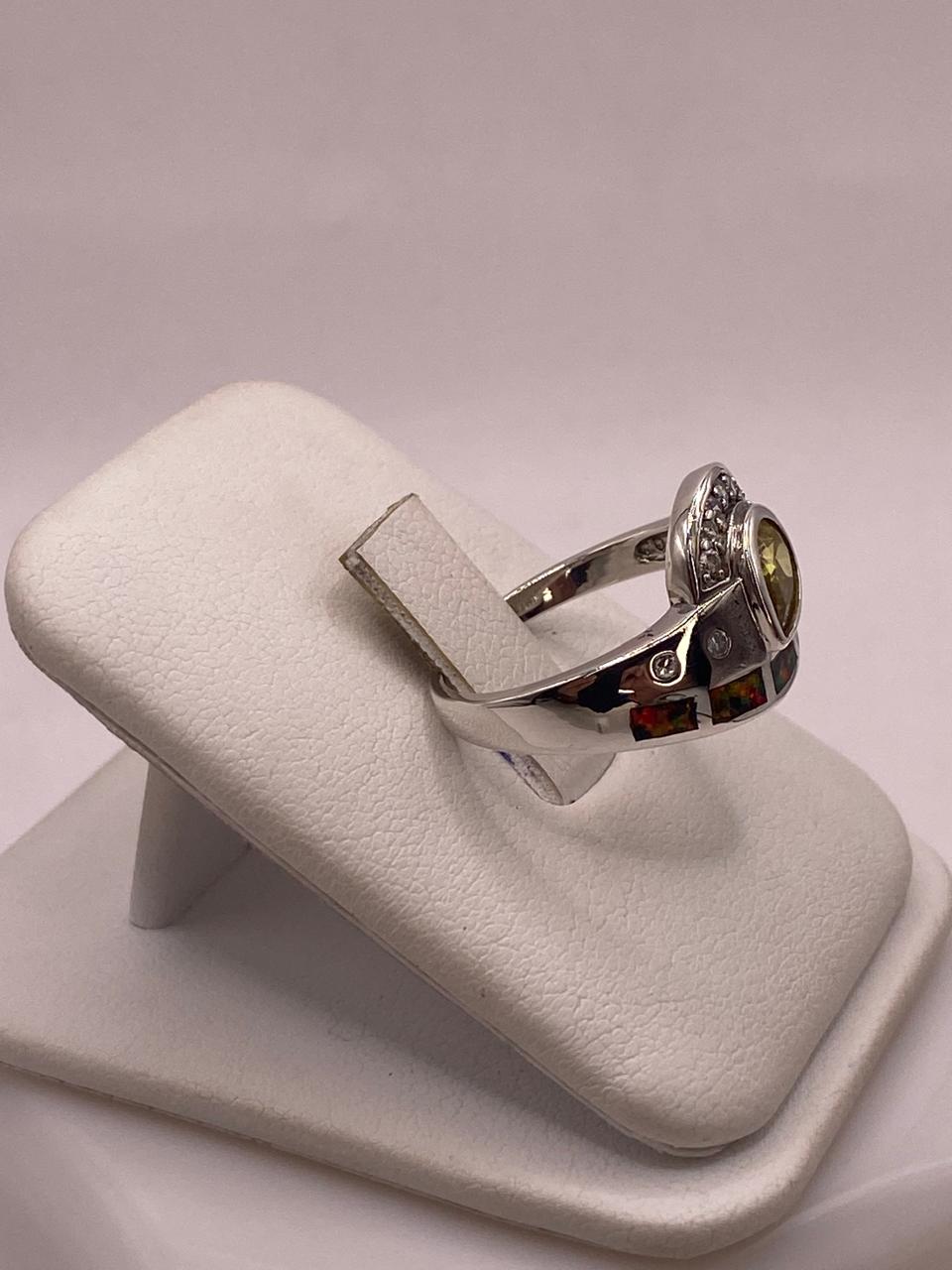 Anillo Contemporáneo con Ópalo de Fuego y Zirconia en Plata .925, vista lateral