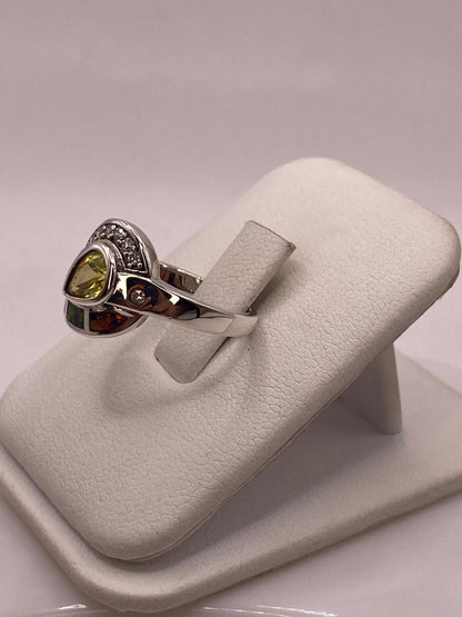 Anillo Contemporáneo con Ópalo de Fuego y Zirconia en Plata .925, vista de detalle