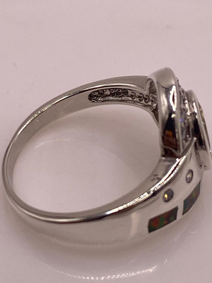 Anillo Contemporáneo con Ópalo de Fuego y Zirconia en Plata .925, sello de autenticidad Plata Ley .925